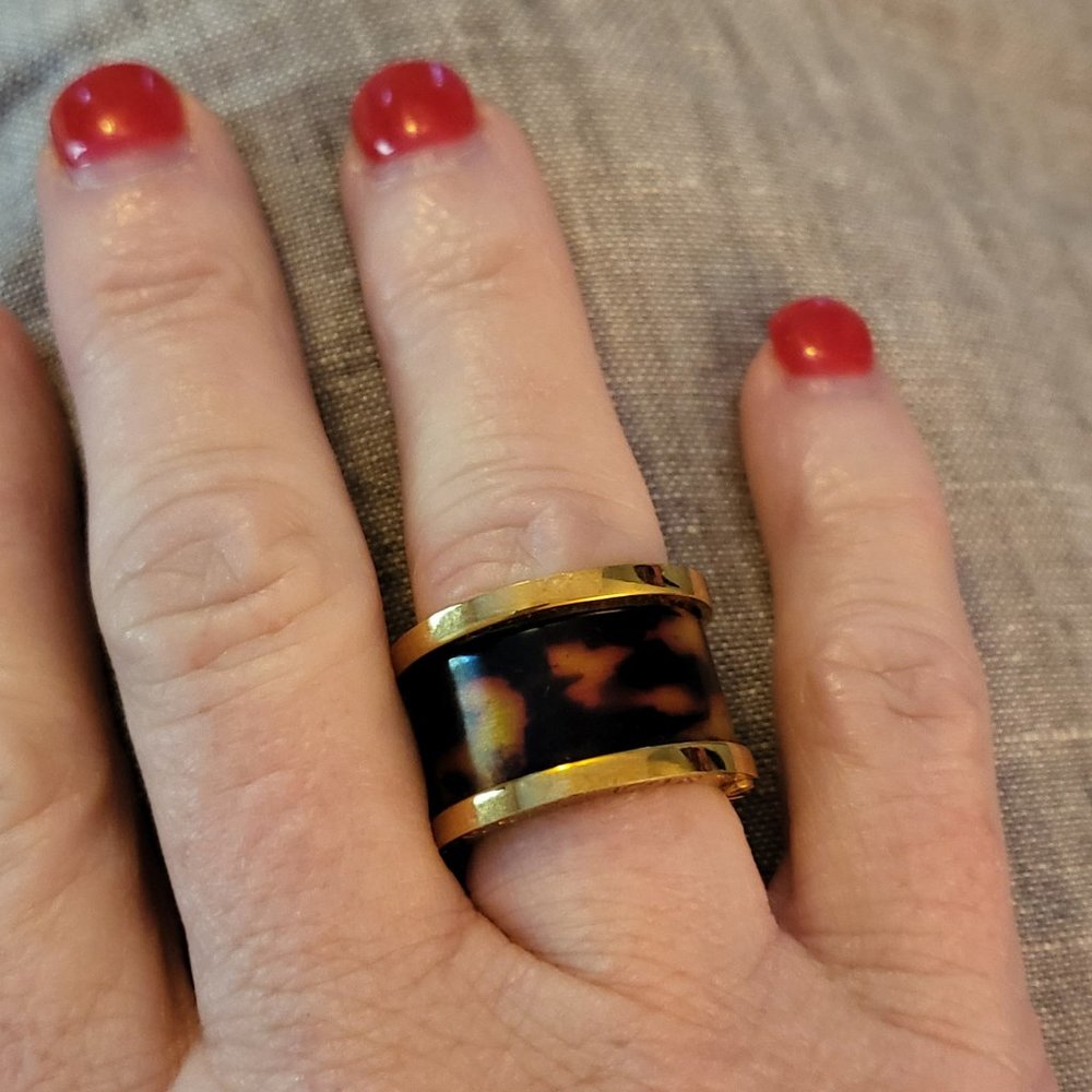 Michael Kors ||GoldTone Tortoise Look Barrel Ring